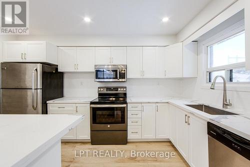 1519 Ogden Avenue, Mississauga, ON - Indoor Photo Showing Kitchen With Upgraded Kitchen