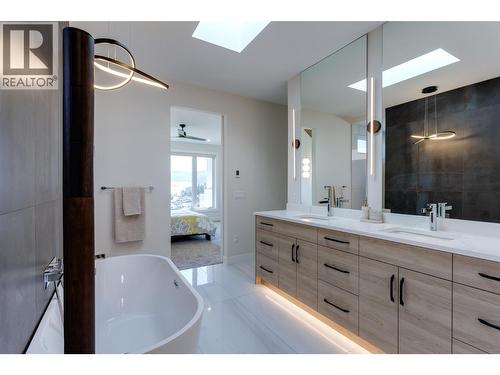 703 Carnoustie Drive, Kelowna, BC - Indoor Photo Showing Bathroom