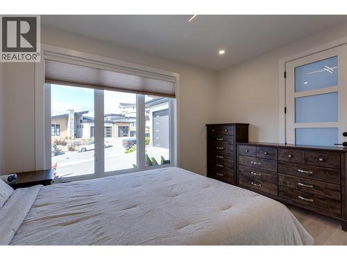 703 Carnoustie Drive, Kelowna, BC - Indoor Photo Showing Bedroom