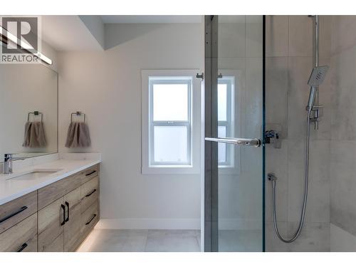 703 Carnoustie Drive, Kelowna, BC - Indoor Photo Showing Bathroom
