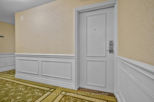 205-1535 Lakeshore Road E, Mississauga, ON - Indoor Photo Showing Other Room