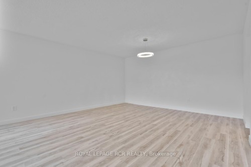 205-1535 Lakeshore Road E, Mississauga, ON - Indoor Photo Showing Other Room