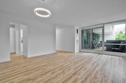 205-1535 Lakeshore Road E, Mississauga, ON - Indoor