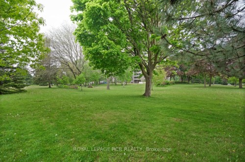 205-1535 Lakeshore Road E, Mississauga, ON - Outdoor