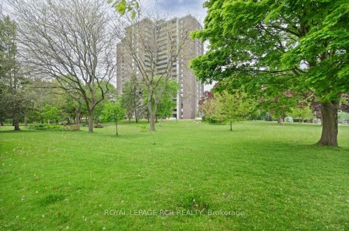 205-1535 Lakeshore Road E, Mississauga, ON - Outdoor