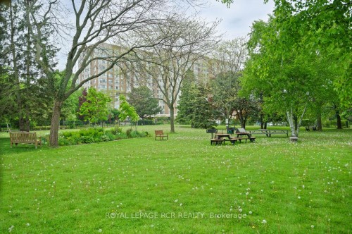 205-1535 Lakeshore Road E, Mississauga, ON - Outdoor