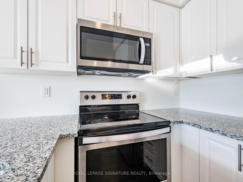 350-500 Kingbird Grove, Toronto, ON - Indoor Photo Showing Kitchen