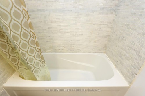 16-1021 Cedarglen Gate, Mississauga, ON - Indoor Photo Showing Bathroom