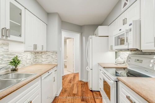 303-25 Maitland Street, Toronto, ON - Indoor Photo Showing Kitchen With Double Sink
