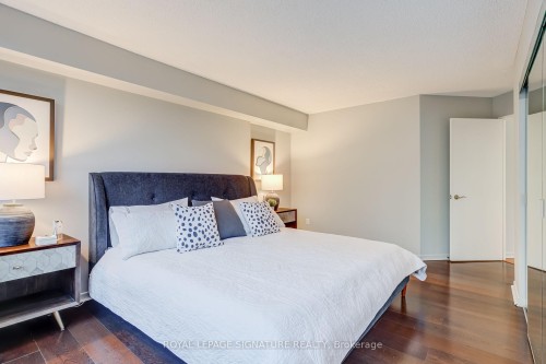 303-25 Maitland Street, Toronto, ON - Indoor Photo Showing Bedroom