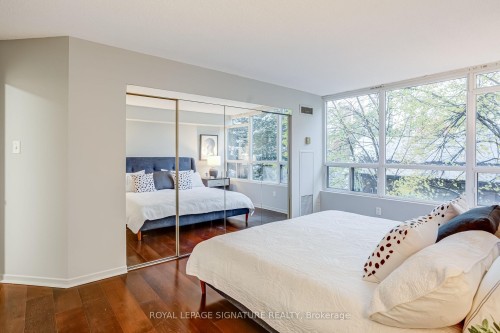 303-25 Maitland Street, Toronto, ON - Indoor Photo Showing Bedroom