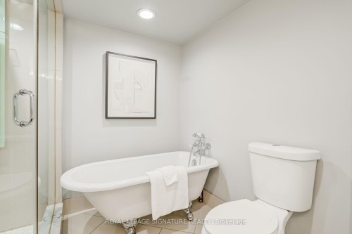 303-25 Maitland Street, Toronto, ON - Indoor Photo Showing Bathroom