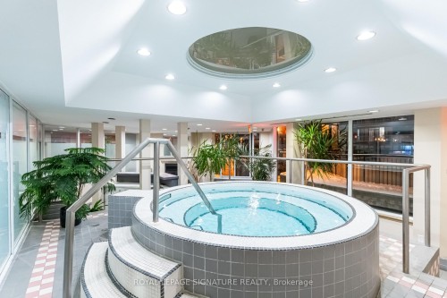 303-25 Maitland Street, Toronto, ON - Indoor Photo Showing Other Room