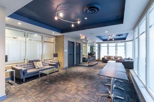 303-25 Maitland Street, Toronto, ON - Indoor Photo Showing Other Room