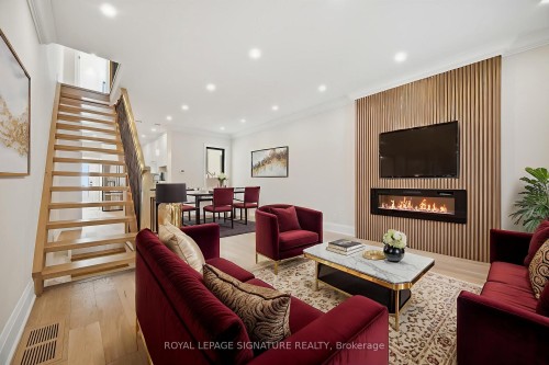 241 Maria Street, Toronto, ON - Indoor Photo Showing Living Room