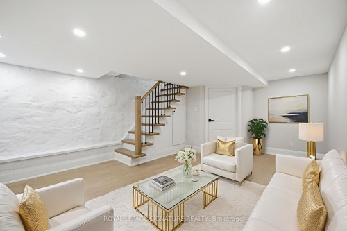 241 Maria Street, Toronto, ON - Indoor Photo Showing Living Room