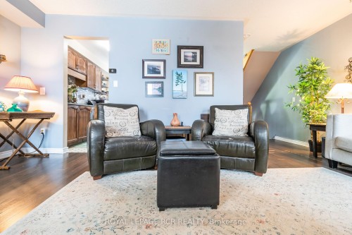 310 Balsam Street, Orangeville, ON - Indoor Photo Showing Living Room