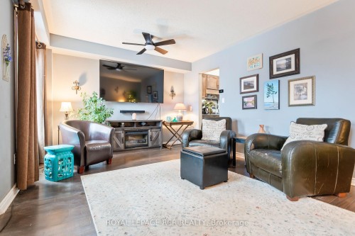 310 Balsam Street, Orangeville, ON - Indoor Photo Showing Living Room