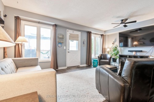 310 Balsam Street, Orangeville, ON - Indoor Photo Showing Living Room