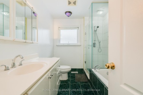 2 Millgate Crescent, Toronto, ON - Indoor Photo Showing Bathroom