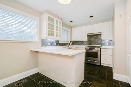 2 Millgate Crescent, Toronto, ON - Indoor Photo Showing Kitchen