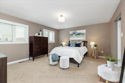 392 Kwapis Boulevard, Newmarket, ON - Indoor Photo Showing Bedroom