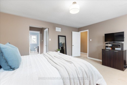 392 Kwapis Boulevard, Newmarket, ON - Indoor Photo Showing Bedroom