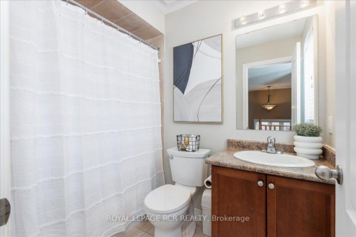 392 Kwapis Boulevard, Newmarket, ON - Indoor Photo Showing Bathroom