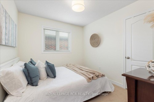 392 Kwapis Boulevard, Newmarket, ON - Indoor Photo Showing Bedroom