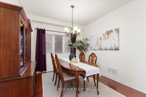 392 Kwapis Boulevard, Newmarket, ON - Indoor Photo Showing Dining Room