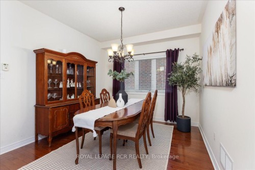392 Kwapis Boulevard, Newmarket, ON - Indoor Photo Showing Dining Room