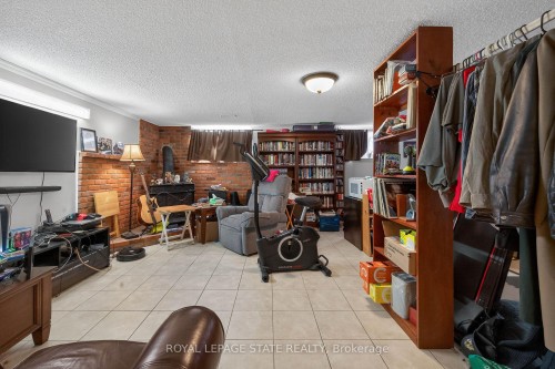 327 Eaglewood Drive, Hamilton, ON 