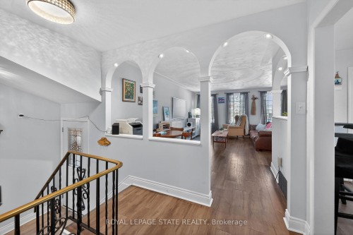 327 Eaglewood Drive, Hamilton, ON 