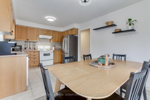 62 Cloughley Drive, Barrie, ON - Indoor Photo Showing Kitchen