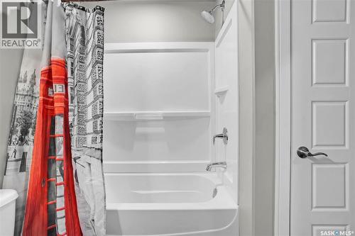 22 115 Veltkamp Crescent, Saskatoon, SK - Indoor Photo Showing Bathroom