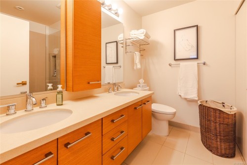 Cy04-38 Front St, Nanaimo, BC - Indoor Photo Showing Bathroom