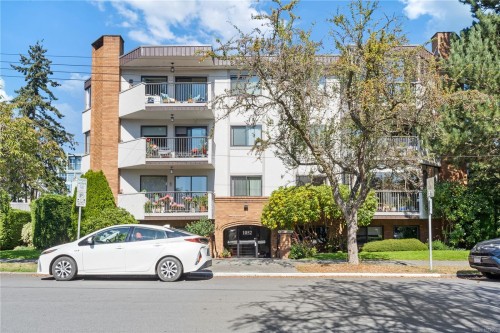102-1052 Rockland Ave, Victoria, BC - Outdoor
