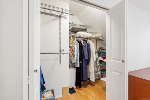 102-1052 Rockland Ave, Victoria, BC - Indoor With Storage