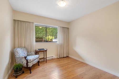 102-1052 Rockland Ave, Victoria, BC - Indoor Photo Showing Other Room