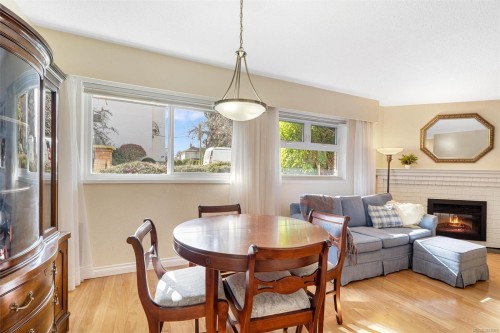 102-1052 Rockland Ave, Victoria, BC - Indoor Photo Showing Dining Room With Fireplace