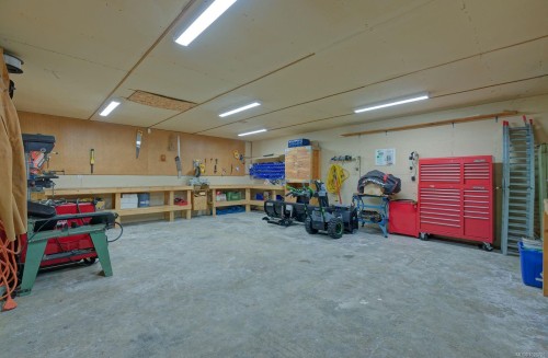 7079 Blackjack Dr, Lantzville, BC 