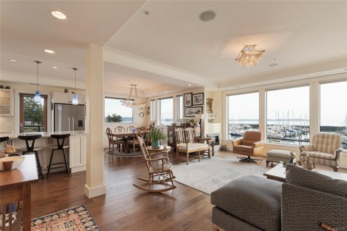201-9949 Third St, Sidney, BC - Indoor Photo Showing Living Room