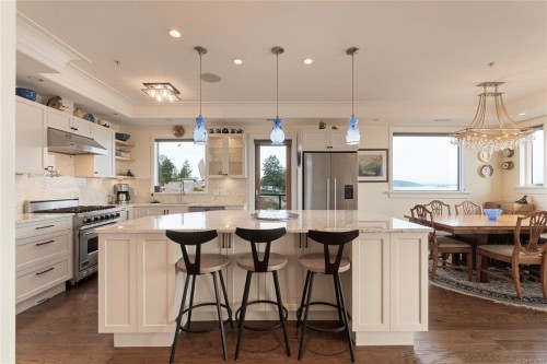 201-9949 Third St, Sidney, BC - Indoor