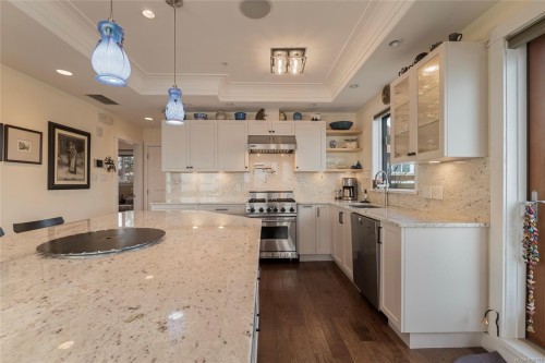 201-9949 Third St, Sidney, BC - Indoor Photo Showing Kitchen With Upgraded Kitchen