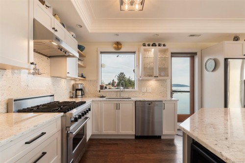 201-9949 Third St, Sidney, BC - Indoor Photo Showing Kitchen With Upgraded Kitchen