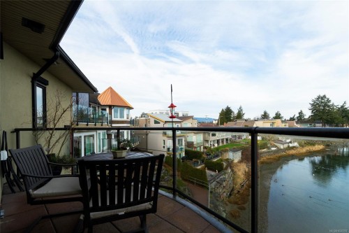 201-9949 Third St, Sidney, BC - Outdoor With Balcony With Exterior
