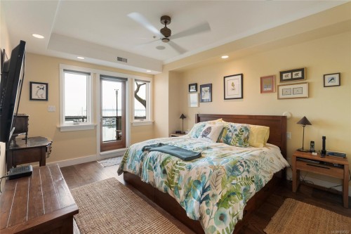 201-9949 Third St, Sidney, BC - Indoor Photo Showing Bedroom