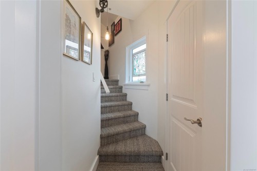 201-9949 Third St, Sidney, BC - Indoor Photo Showing Other Room