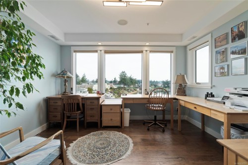 201-9949 Third St, Sidney, BC - Indoor Photo Showing Office