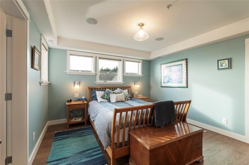 201-9949 Third St, Sidney, BC - Indoor Photo Showing Bedroom